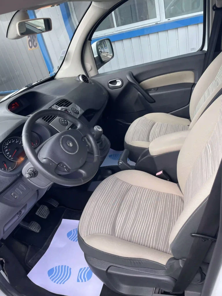 VBM : RENAULT Kangoo TPMR 3 + 1 blanc 2011 Pepite siège conducteur