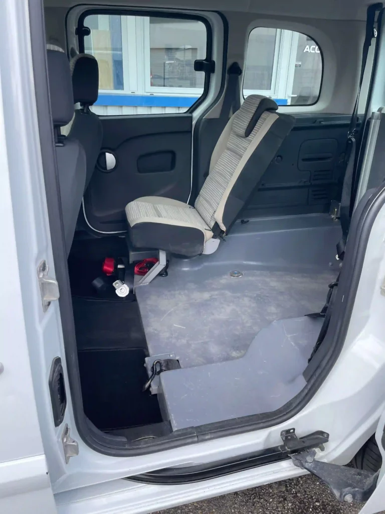 VBM : RENAULT Kangoo TPMR 3 + 1 blanc 2011 Pepite aménagement tpmr