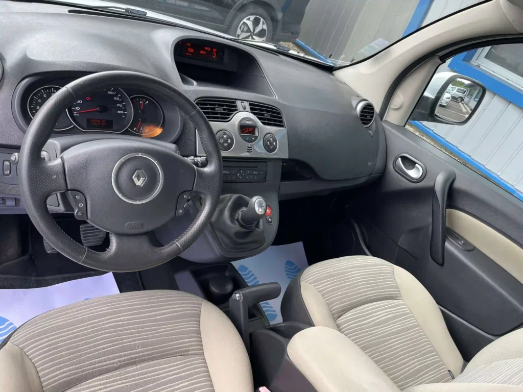 VBM : RENAULT Kangoo TPMR 3 + 1 blanc 2011 Pepite habitacle avant