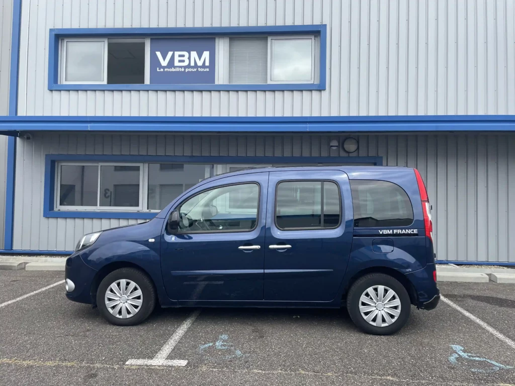 VBM : RENAULT Kangoo TPMR 4+1 30ème Anniversaire côté gauche