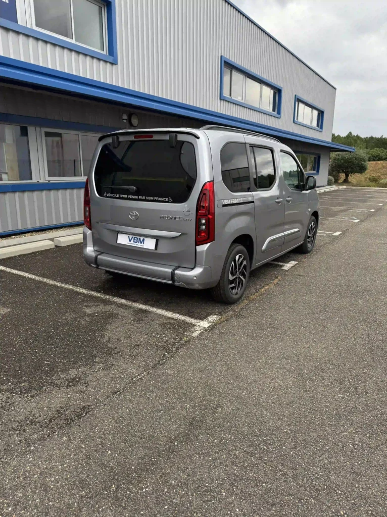 VBM : TOYOTA PROACE CITY VERSO TPMR 2024 neuf gris 3/4 arrière droit