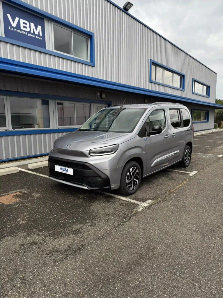 VBM : TOYOTA PROACE CITY VERSO TPMR 2024 neuf gris 3/4 avant gauche