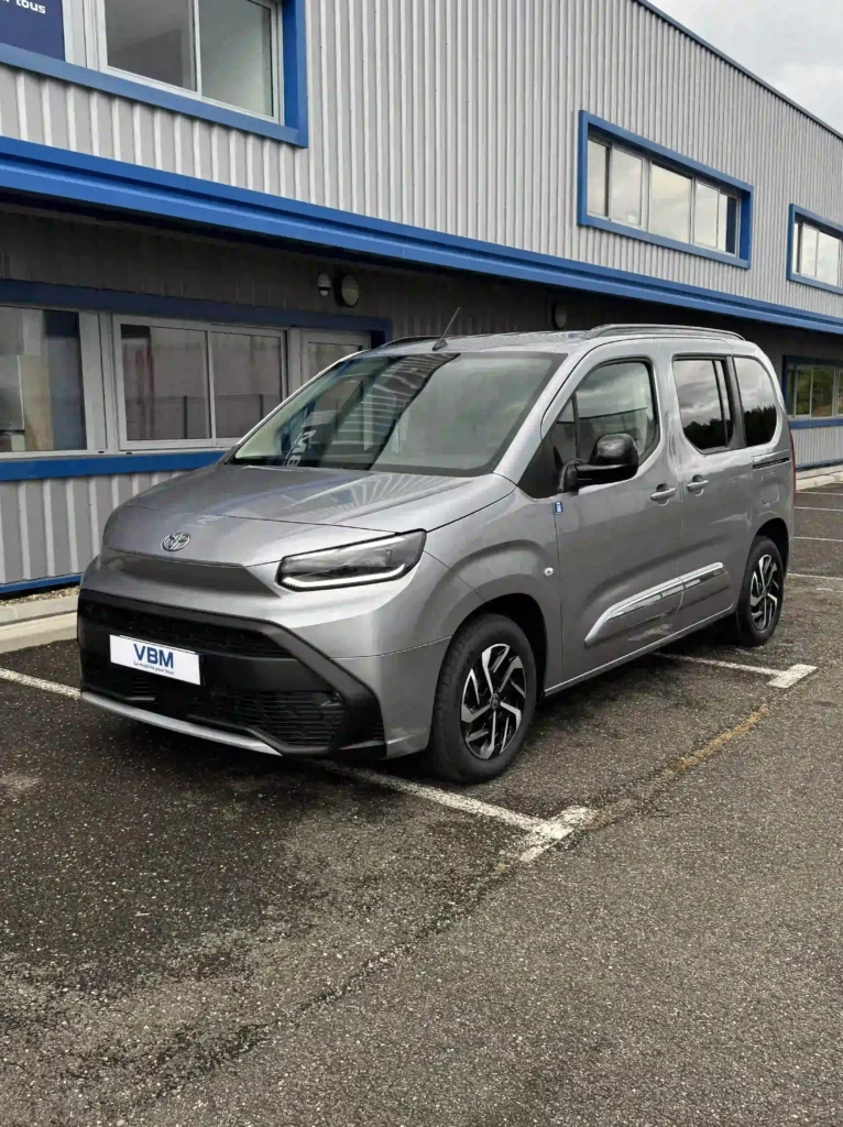 VBM : TOYOTA PROACE CITY VERSO TPMR 2024 neuf gris 3/4 avant gauche