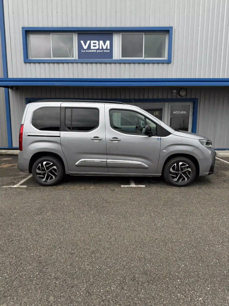 VBM : TOYOTA PROACE CITY VERSO TPMR 2024 neuf gris côté droit