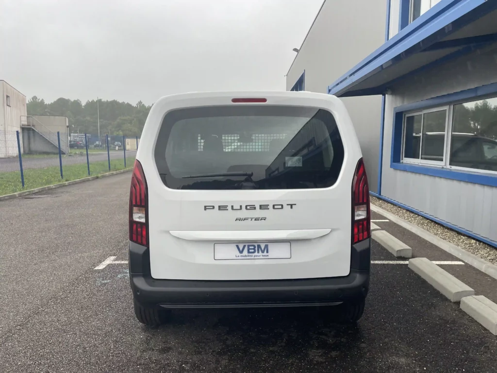 VBM : PEUGEOT Rifter 2024 TPMR blanc 4 + 1 arrière