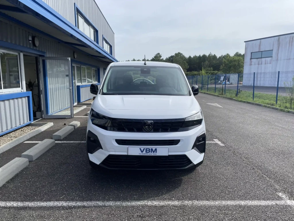 VBM : PEUGEOT Rifter 2024 TPMR blanc 4 + 1 face avant