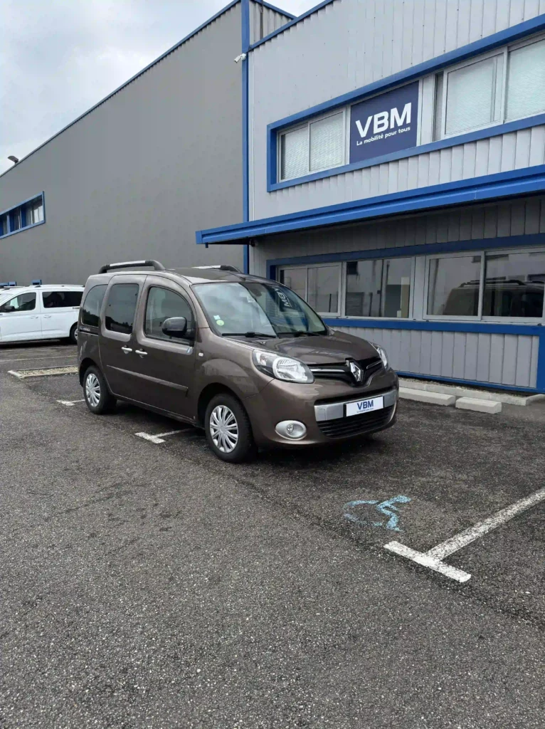 VBM : RENAULT Kangoo TPMR MARRON 4 + 1 avant droit