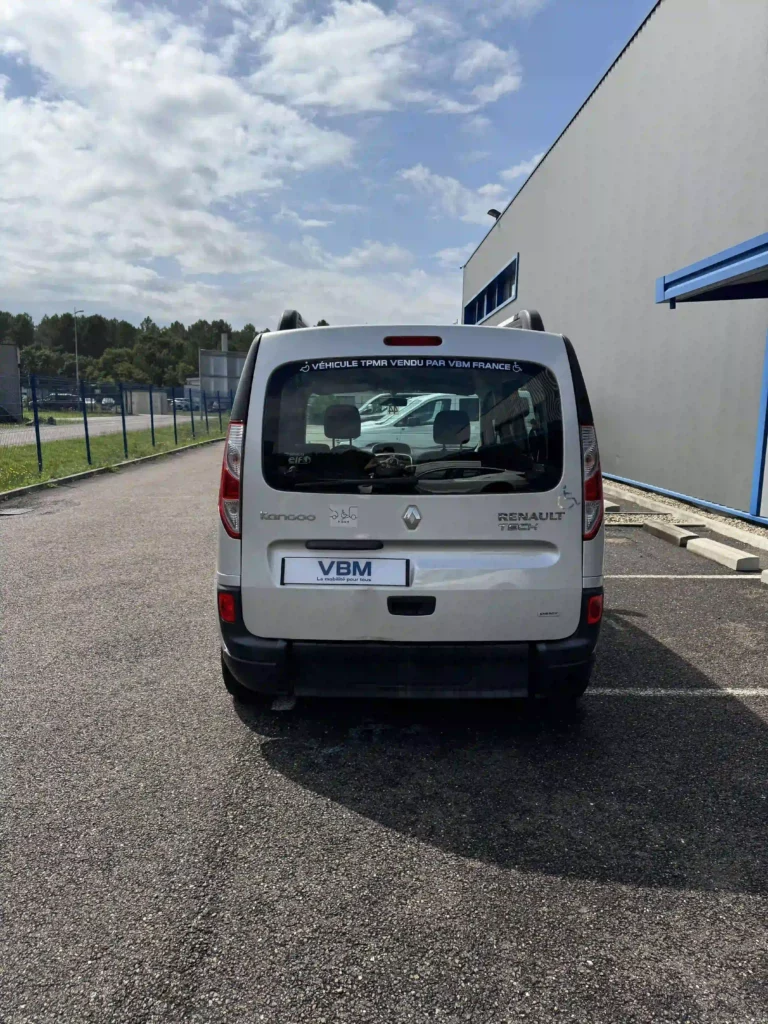 VBM : RENAULT Kangoo TPMR gris zen 4 + 1 face arrière de loin