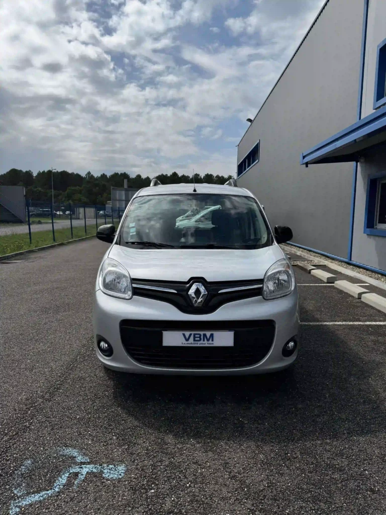 VBM : RENAULT Kangoo TPMR gris zen 4 + 1 face avant de loin