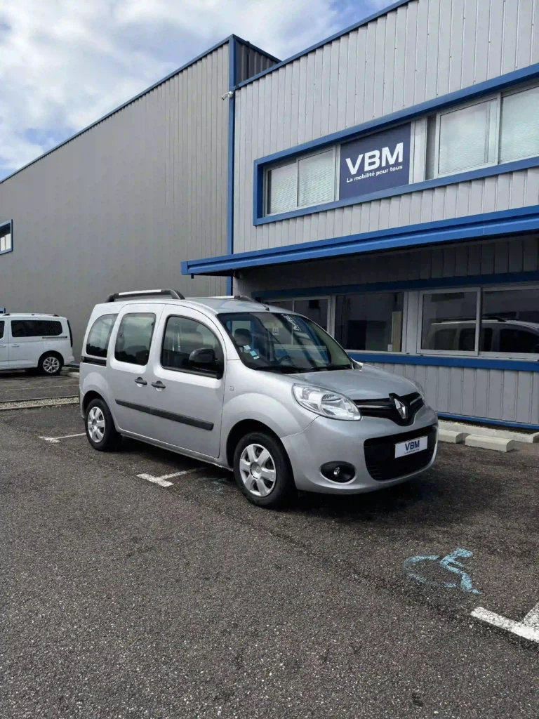 VBM : RENAULT Kangoo TPMR gris zen 4 + 1 côté avant droit