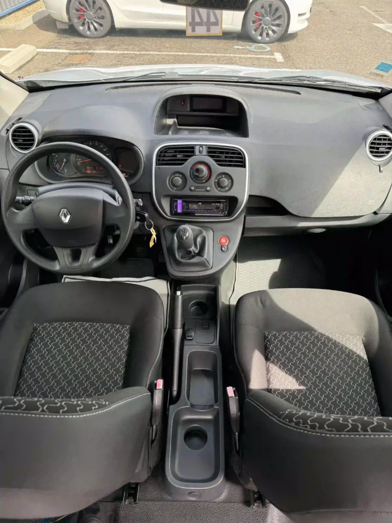 VBM : RENAULT Kangoo TPMR gris zen 4 + 1 habitacle avant