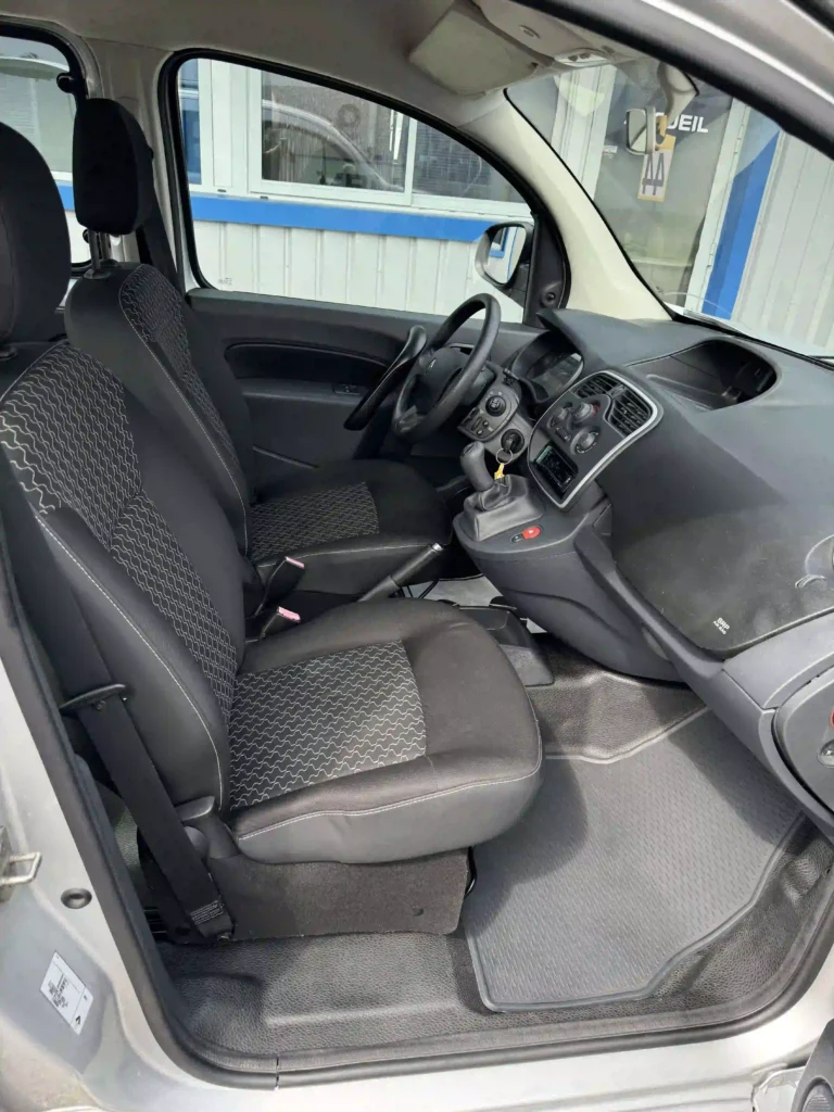 VBM : RENAULT Kangoo TPMR gris zen 4 + 1 siège passager avant