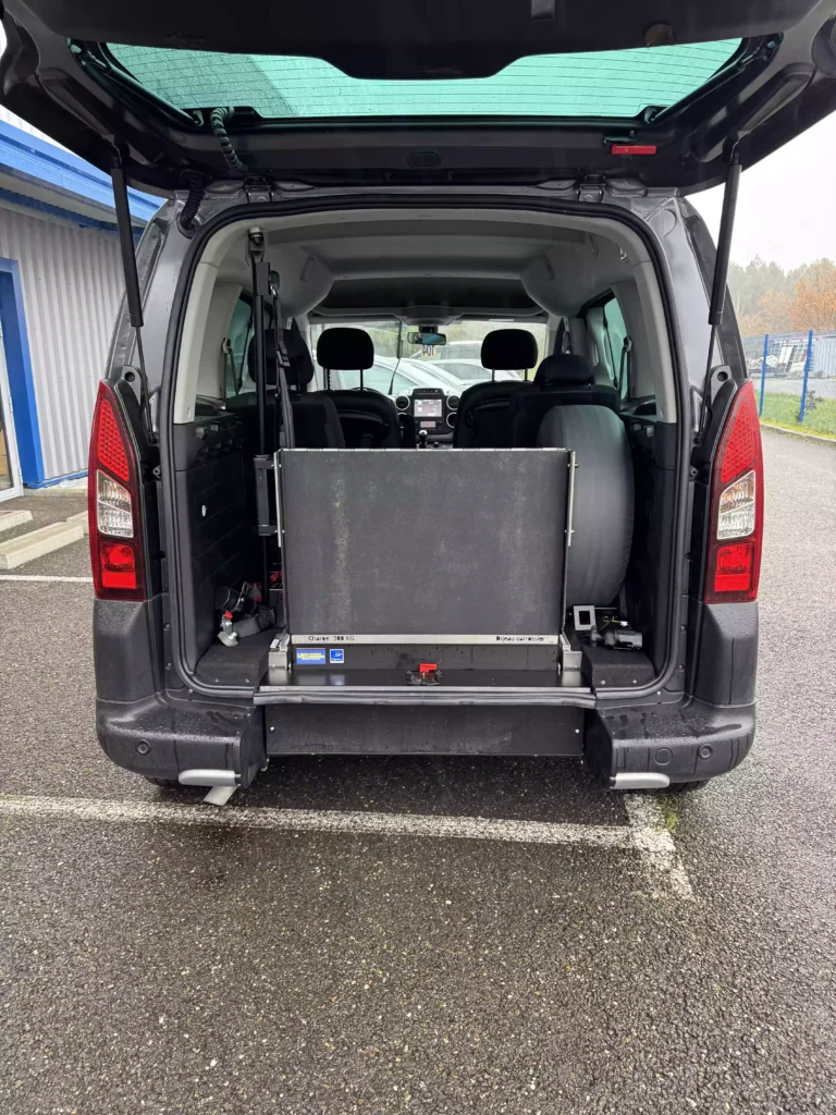 VBM : Citroen berlingo tpmr gris coffre ouvert