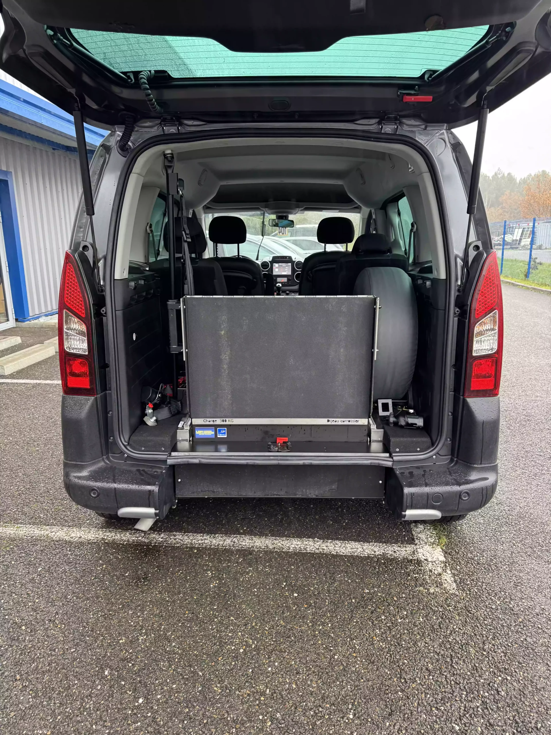 Citroen berlingo tpmr gris coffre ouvert