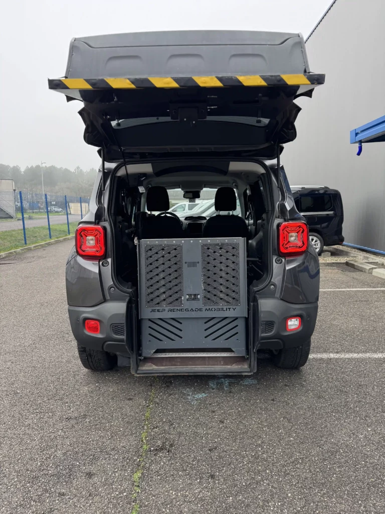 VBM : JEEP Renegade DRIVE FRONT Gris antracite coffre ouvert