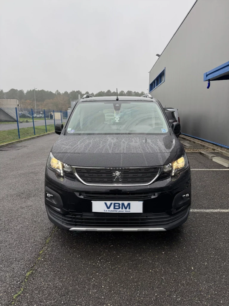 VBM : Peugeot Rifter tpmr noir allied face avant