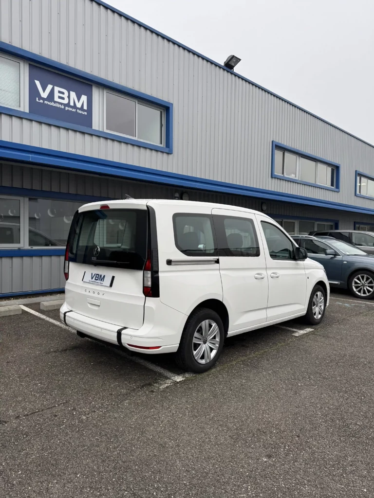 VBM : VOLKSWAGEN Caddy TPMR 3+1 blanc arrière droit