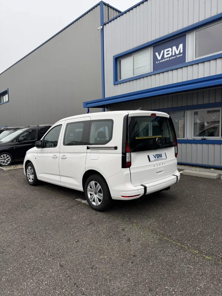 VBM : VOLKSWAGEN Caddy TPMR 3+1 blanc arrière gauche