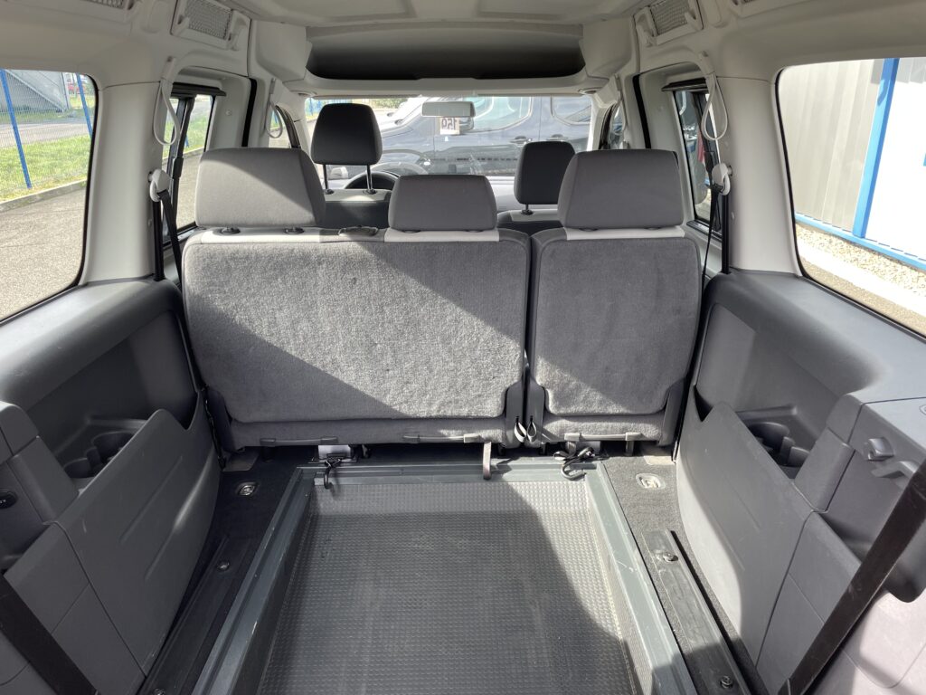 VBM : Volkswagen Caddy TPMR 5+1 vue intérieure du décaissement