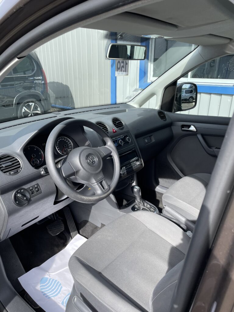 VBM : Volkswagen Caddy TPMR 5+1 vue intérieure