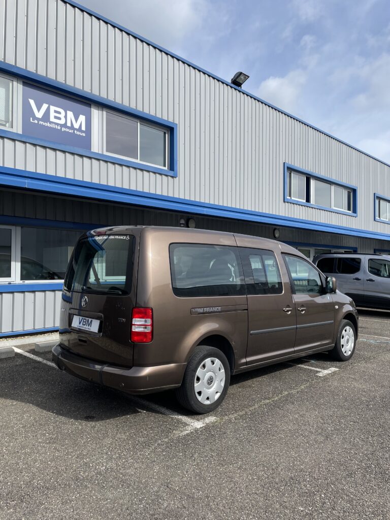VBM : Volkswagen Caddy TPMR 5+1 trois quart arrière coté droit