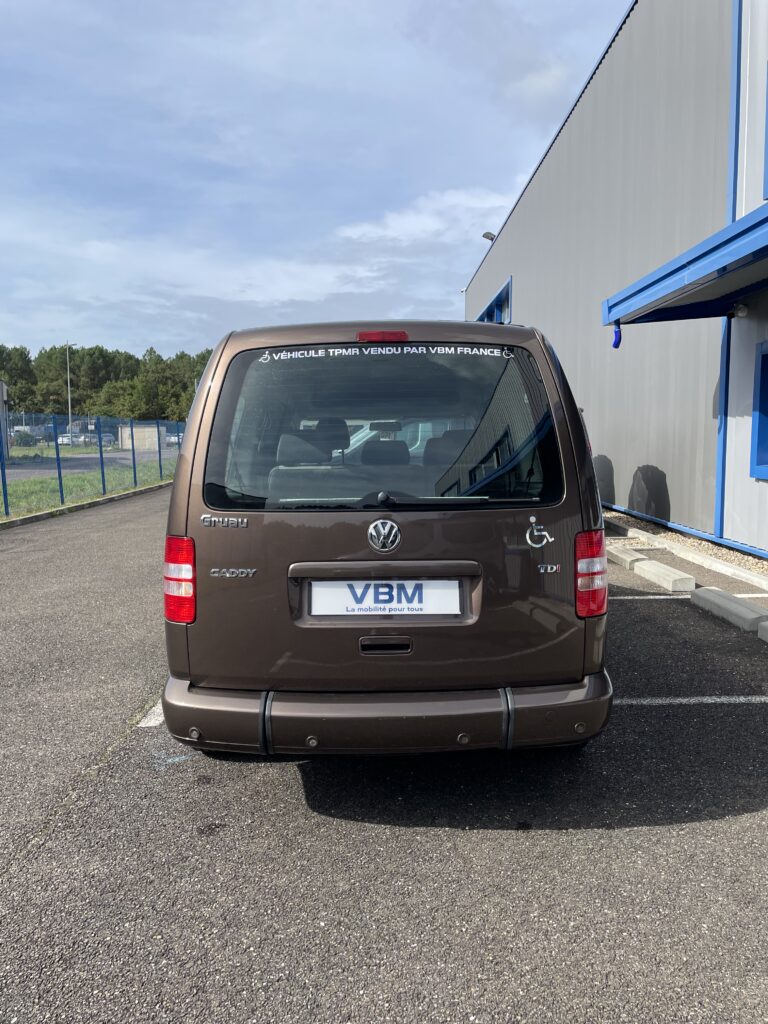 VBM : Vu arrière Volkswagen Caddy Maxi TPMR 5+1 coffre fermé