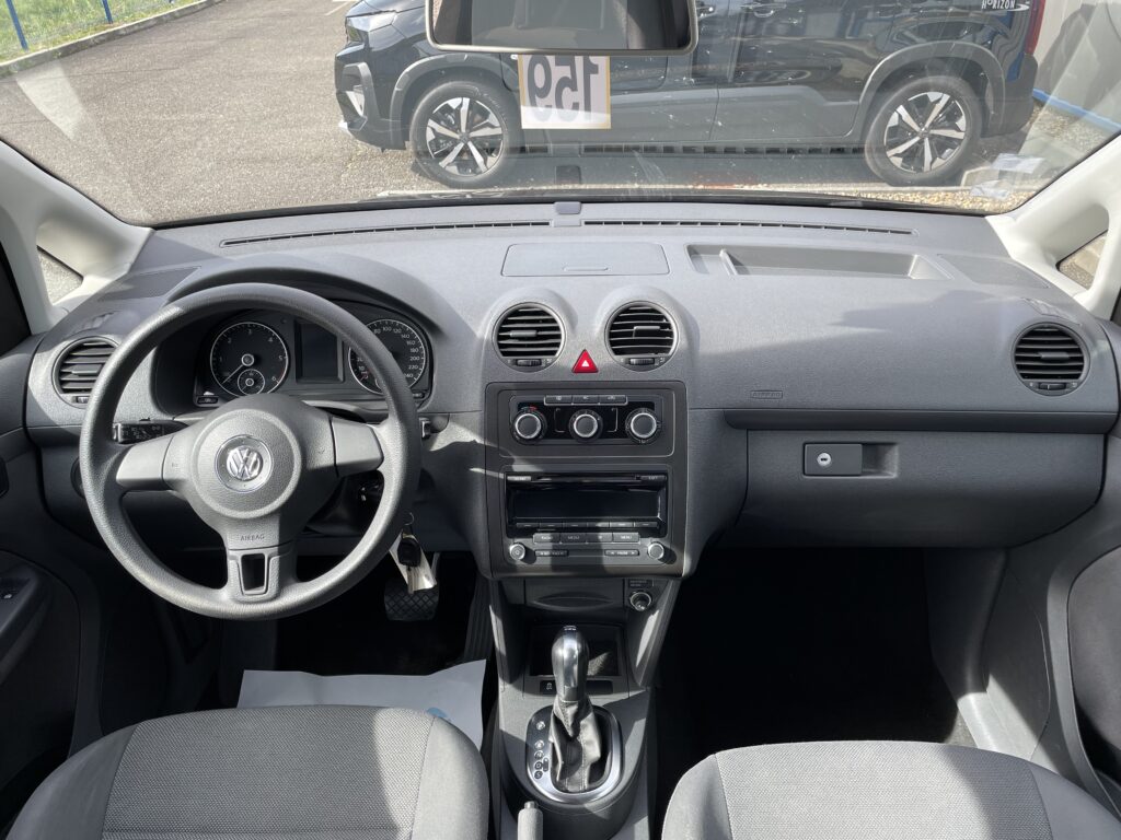 VBM : Vue intérieure tableau de bord Volkswagen Caddy Maxi TPMR 5+1