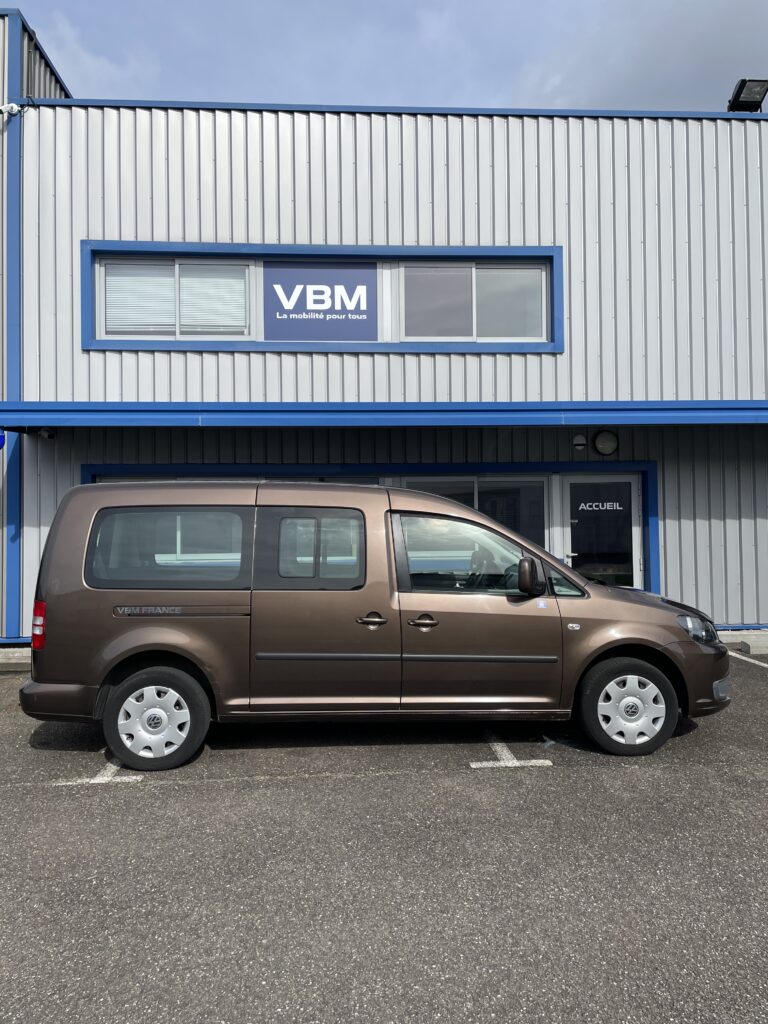VBM : Vu coté droit Volkswagen Caddy Maxi TPMR 5+1