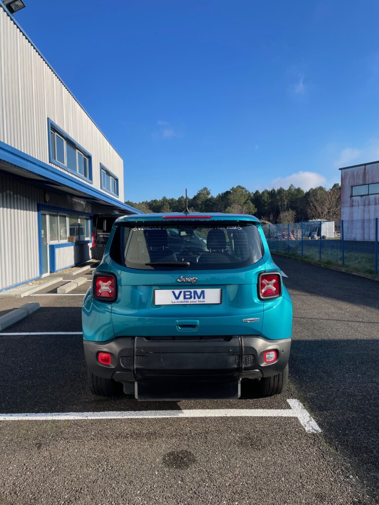 VBM : JEEP RENEGADE TPMR CONDUITE EN FAUTEUIL DRIVE FRONT VUE ARRIERE COFFRE FERME