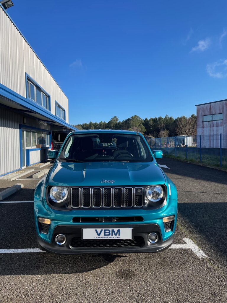 VBM : JEEP RENEGADE TPMR CONDUITE EN FAUTEUIL DRIVE FRONT VUE DE FACE