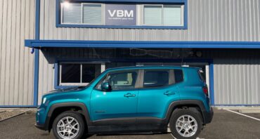 VBM : JEEP RENEGADE TPMR CONDUITE EN FAUTEUIL DRIVE FRONT VUE DE COTE GAUCHE