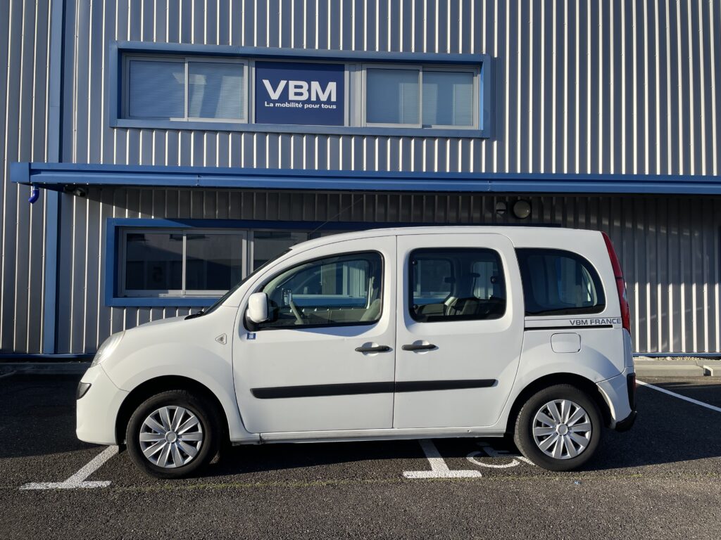 VBM : RENAULT KANGOO TPMR VUE DE COTE GAUCHE