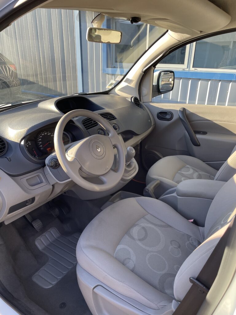 VBM : RENAULT KANGOO TPMR VUE INTERIEURE RANG 1