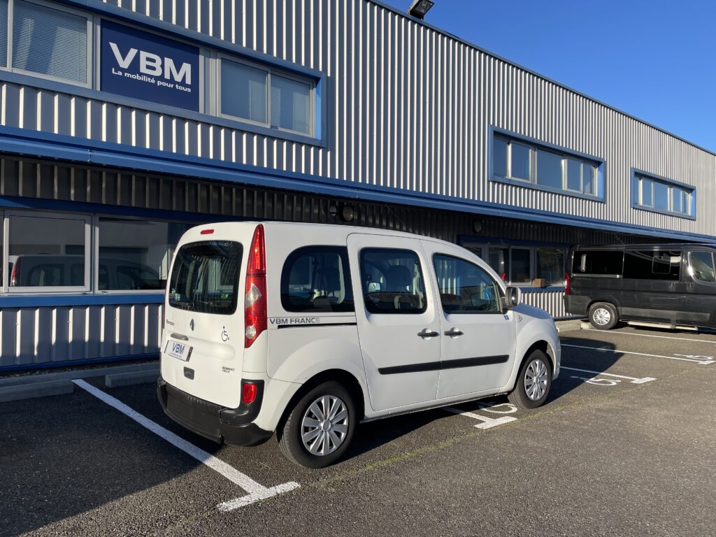 VBM : RENAULT KANGOO TPMR VUE TROIS QUART ARRIERE