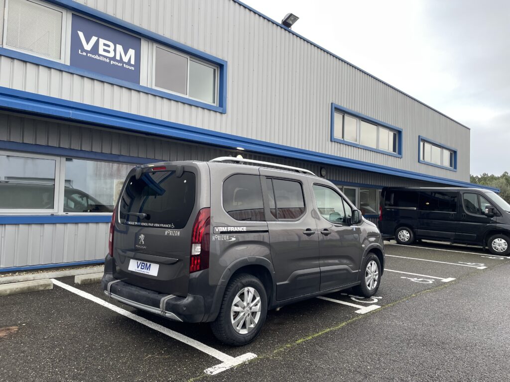 VBM : PEUGEOT RIFTER ALLURE TPMR 4+1 VUE TROIS QUART ARRIERE