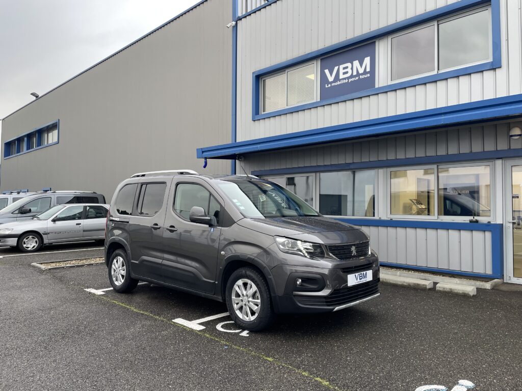 VBM : PEUGEOT RIFTER ALLUR TPMR 4+1 VUE TROIS QUART FACE AVANT