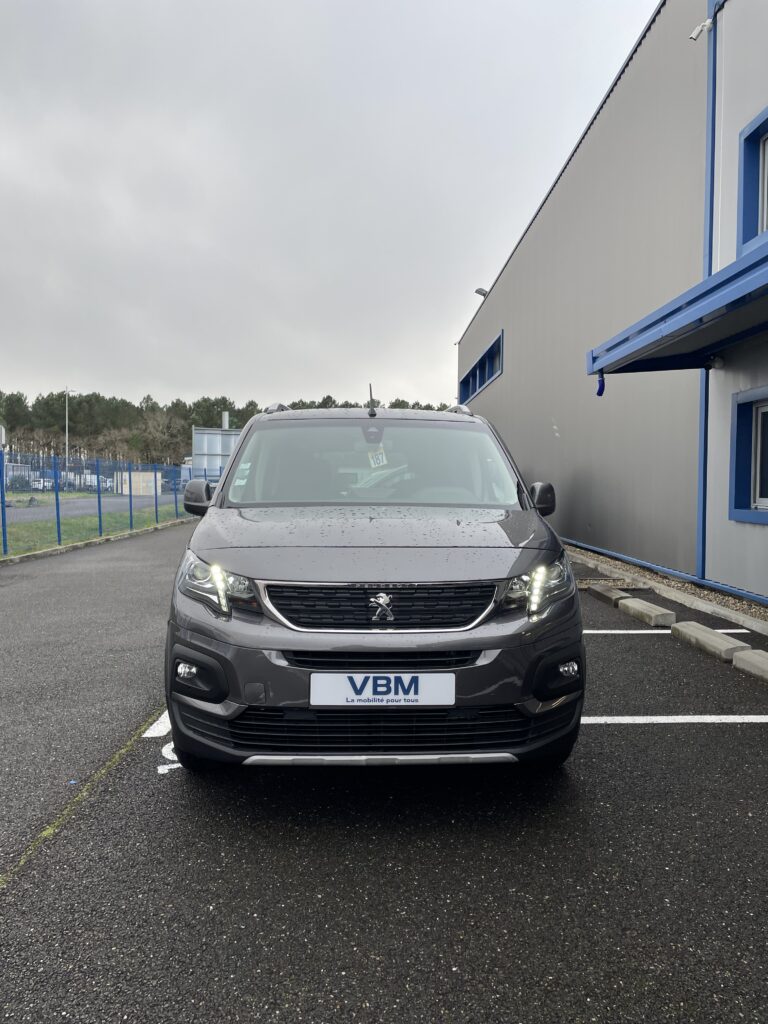 VBM : PEUGEOT RIFTER ALLUR TPMR 4+1 VUE FACE