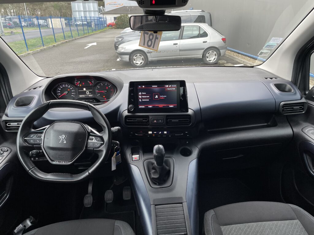 VBM : PEUGEOT RIFTER ALLURE TPMR 4+1 VUE INTERIEURE TABLEAU DE BORD
